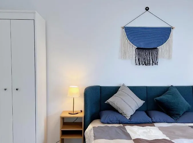 Haus Neuss-1.og * Neuss